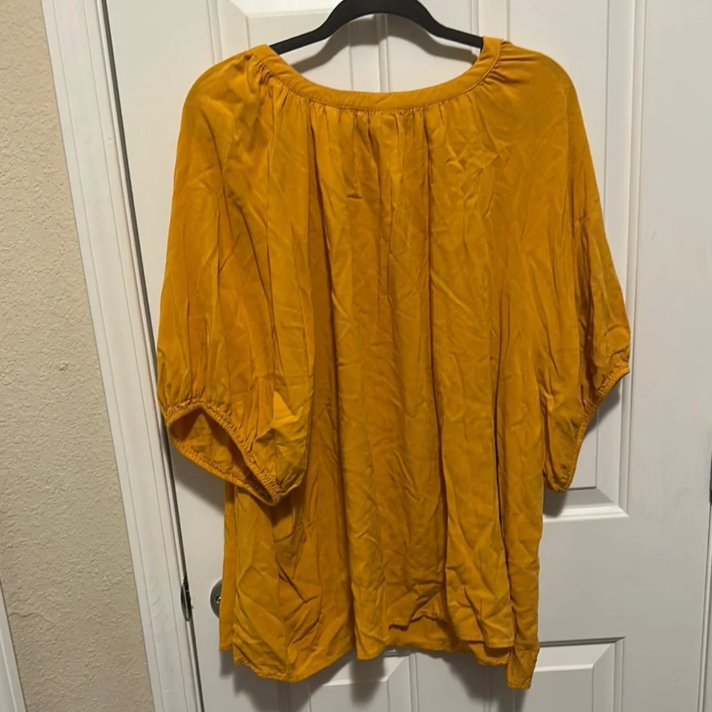 Ava & Viv Gold Tunic with 3/4 Sleeves and Tie Front - Picture 5 of 6